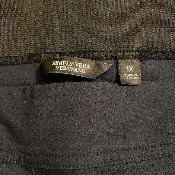 Simply Vera Cropped Dress Pants- Navy - Size 1X -Worn Once. Excellent condition. - Picture 4 of 6
